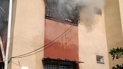 Hatay’da alevlere teslim olan apartman dairesindeki yangın, diğer evlere sıçramadan