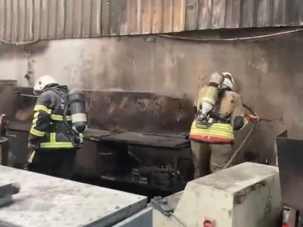 Hatay’ın Dörtyol ilçesinde tel fabrikasında çıkan yangın itfaiye ekiplerinin hızlı