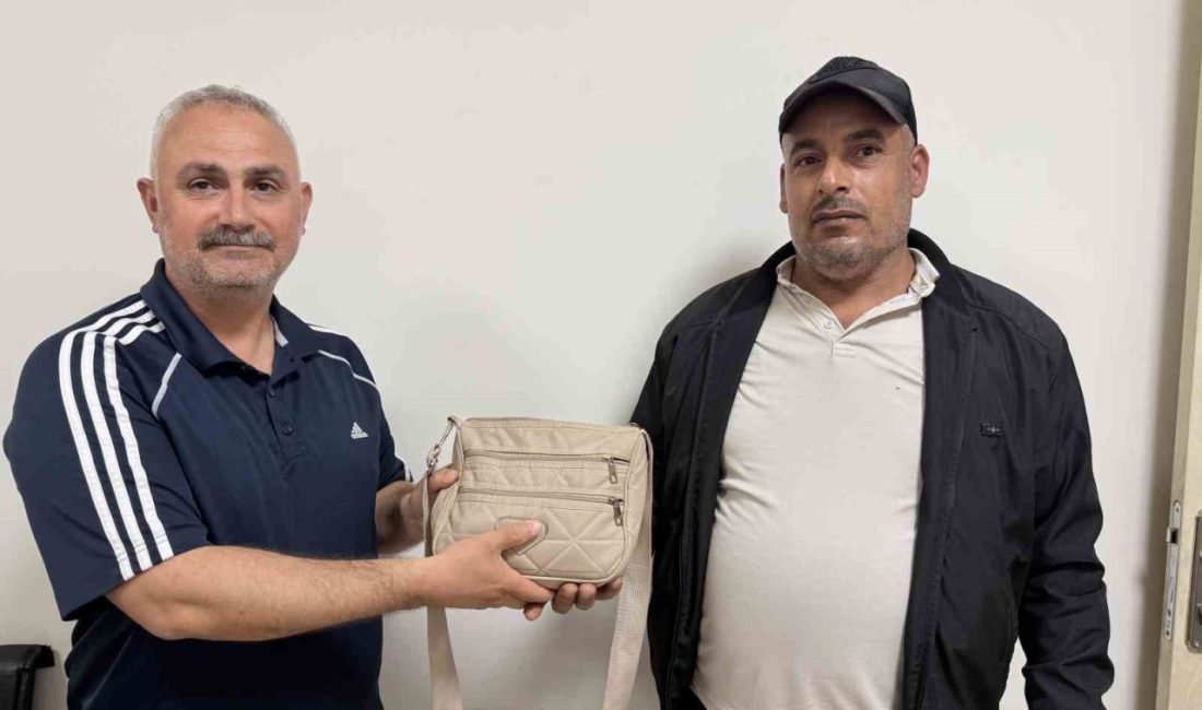 Mersin’in Tarsus ilçesinde emekli polis, içerisinde yaklaşık 250 bin TL’lik