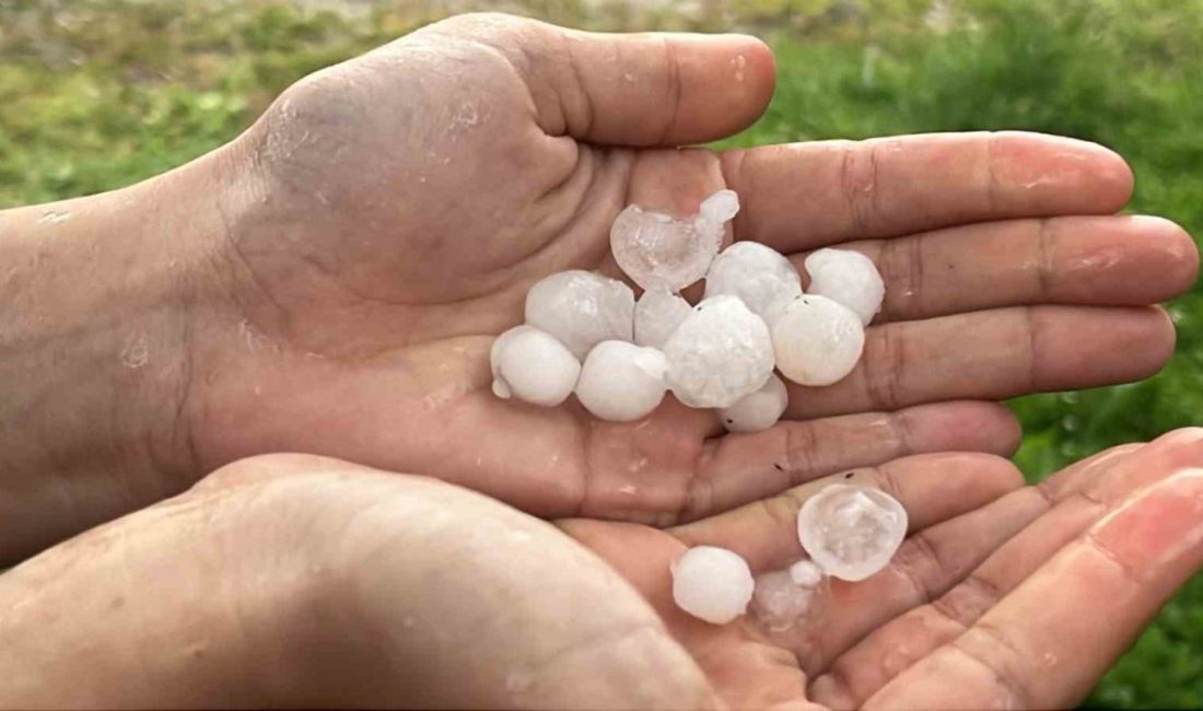 Hatay’da etkili olan erik büyüklüğündeki dolu yağışı vatandaşlara zor anlar