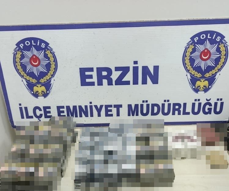 Hatay’da polis ekipleri tarafından gerçekleştirilen denetimde markette satılan 128 paket