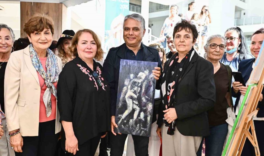 Antalya’da Muratpaşa Belediye Başkanı Ümit Uysal, belediyenin Fikret Otyam Sergi