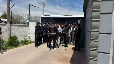 Halfeti Belediyesine yönelik gerçekleştirilen yolsuzluk operasyonunda gözaltına alınan 50 zanlıdan