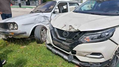 Osmaniye’nin Kadirli ilçesinde iki otomobilin çarpışması sonucu meydana gelen trafik