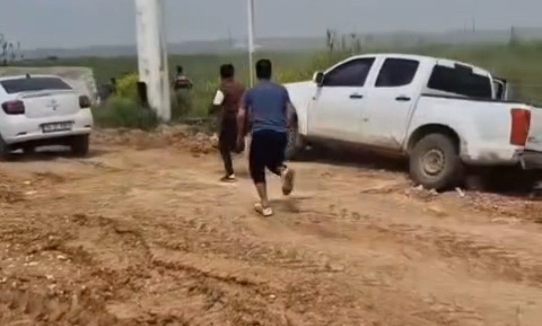Şanlıurfa’nın Akçakale ilçesinde jandarma ekipleri ile göçmen kaçakçılığı şüphesi bulunan