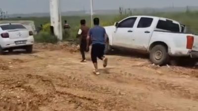Şanlıurfa’nın Akçakale ilçesinde jandarma ekipleri ile göçmen kaçakçılığı şüphesi bulunan