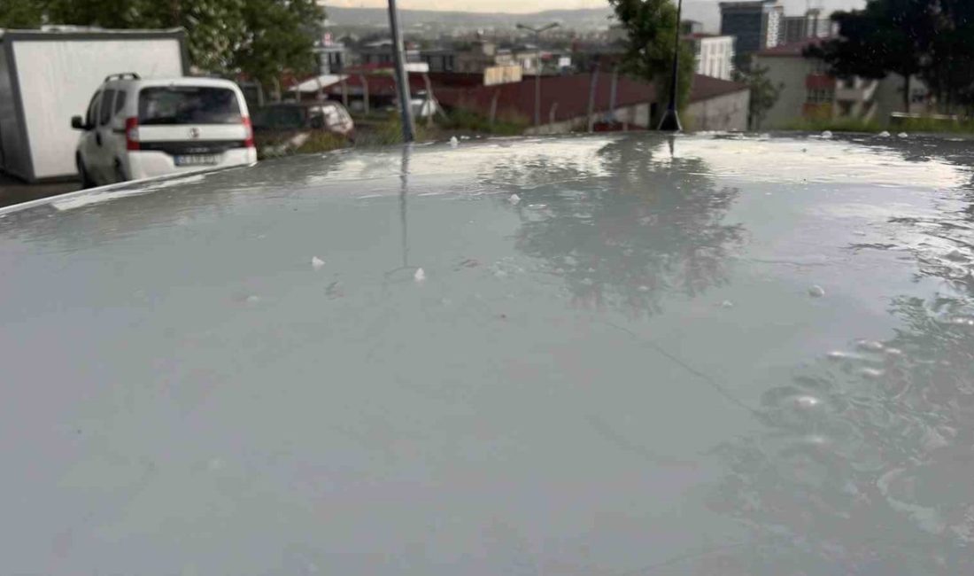 Kahramanmaraş’ta kısa süreli etkili olan dolu yağışı, kentte kısa süreli