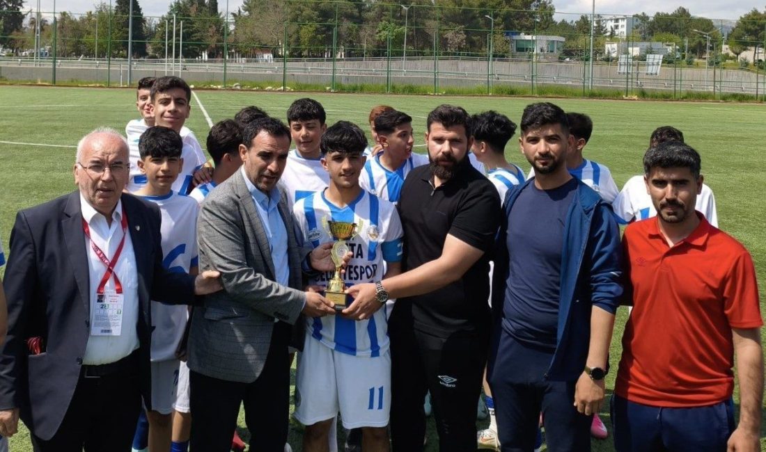 Kahta Belediyespor U-15 takımı, Adıyaman U-15 Ligi’nde sergilediği üstün performansla