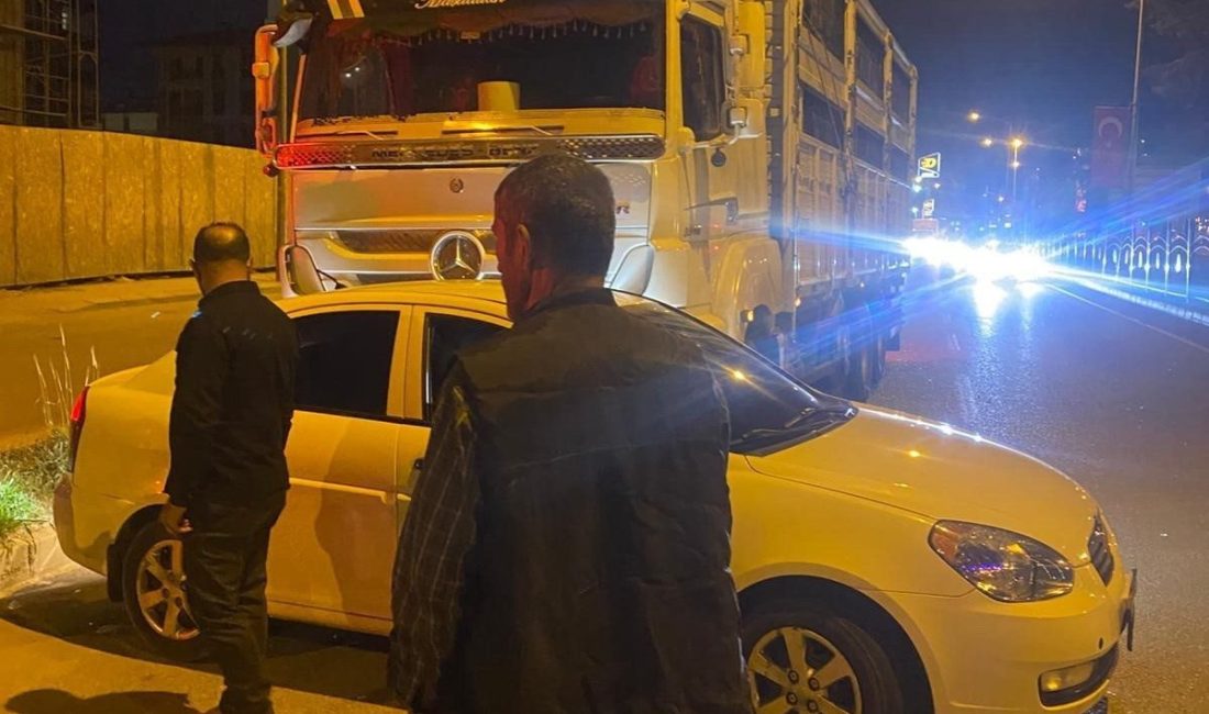 Adıyaman’da, bir kamyon önüne çıkan otomobili fark etmeyerek sürükledi. Edinilen