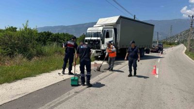 Antalya’nın Finike ilçesinde kamyonla çarpışan motosikletin 17 yaşındaki sürücüsü olay