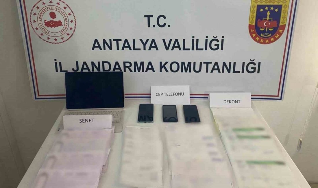 Antalya’nın Kaş ilçesinde vatandaşlara yüksek faizle para vererek tefecilik yaptığı