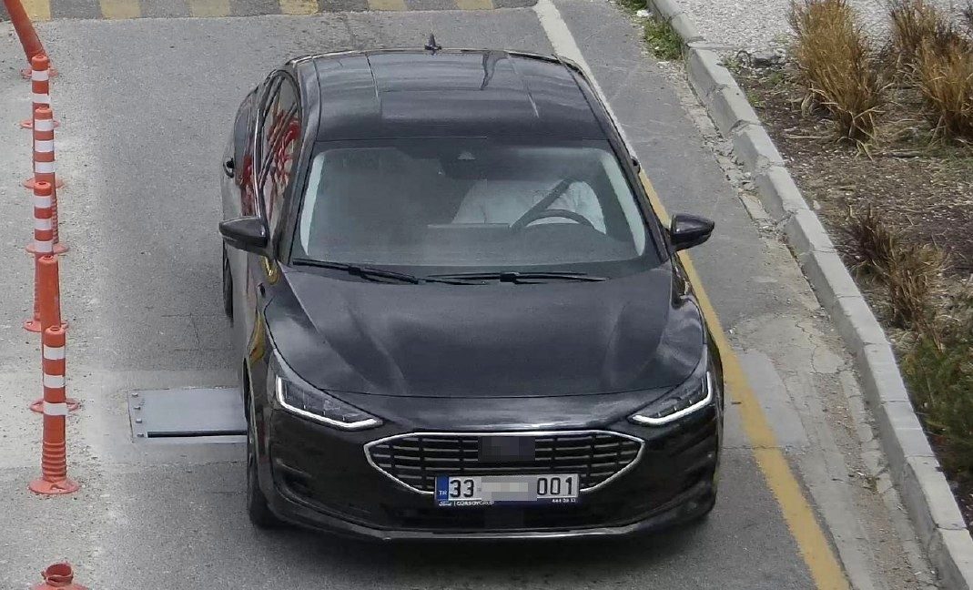 Mersin Yenişehir Belediyesine yönelik düzenlenen biri başkan yardımcısı 12 şüphelinin