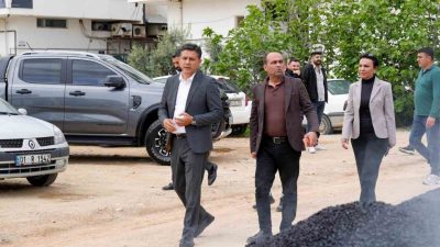 Adana’nın Kozan ilçesinde belediye ekiplerinin başlattığı asfalt seferberliği sürüyor. İlçe