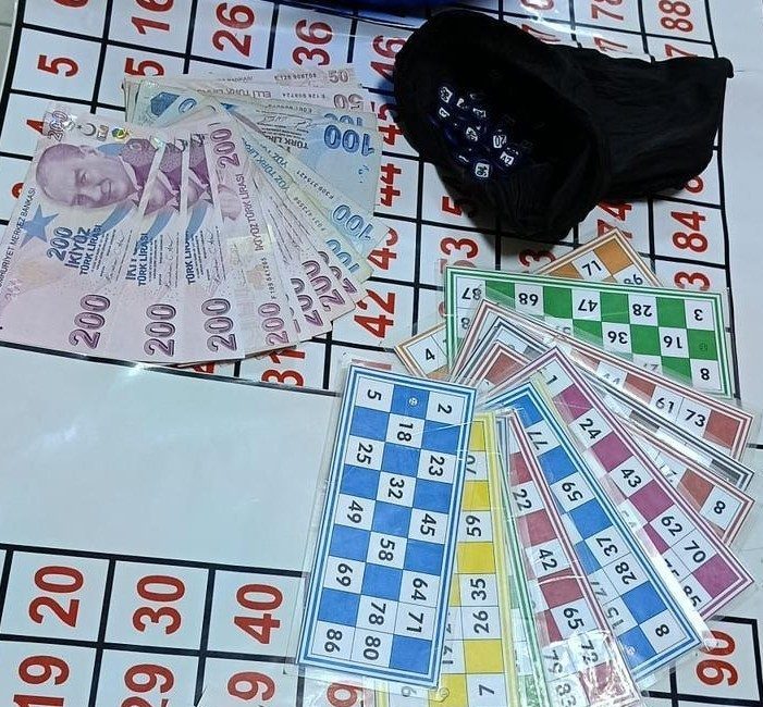 Adana’nın Kozan ilçesinde kumar oynatıldığı belirlenen adreslere yönelik eş zamanlı