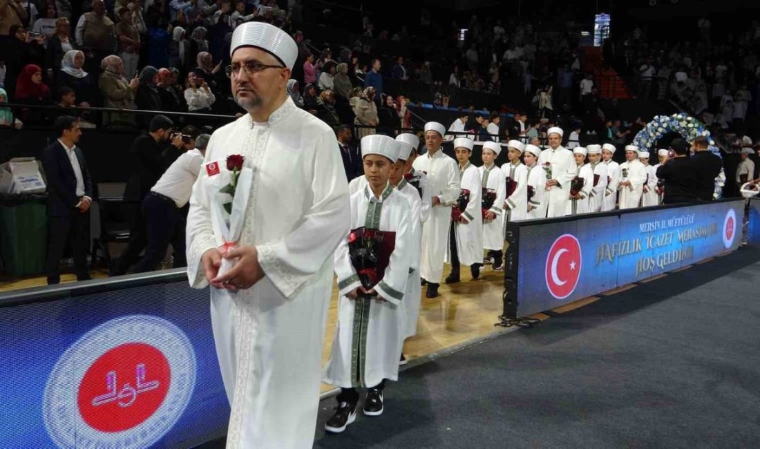 Mersin’de hafızlık eğitimini tamamlayan 260 öğrenci, düzenlenen icazet merasimiyle belgelerine