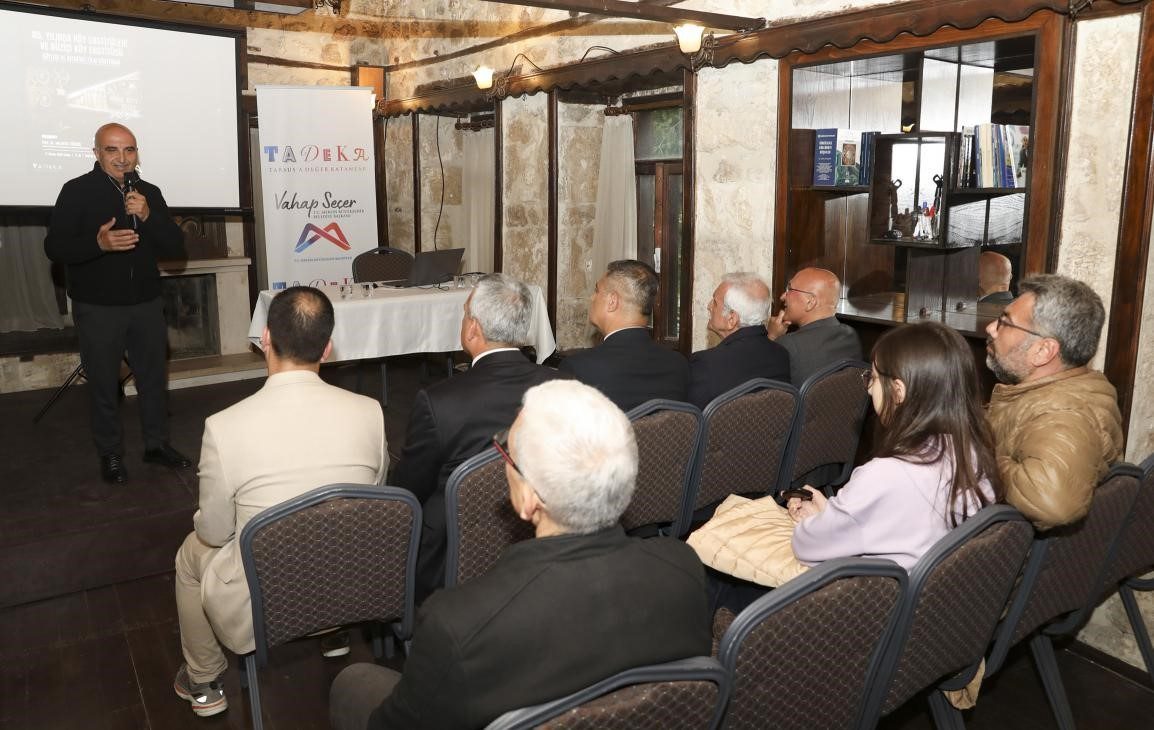 Mersin Büyükşehir Belediyesi öncülüğünde Tarsus’ta düzenlenen programda, Köy Enstitülerinin 85