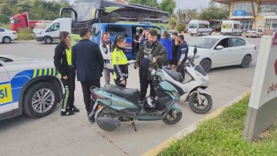 Antalya’nın Manavgat ilçesinde aynı istikamette seyir halindeki motorlu bisiklet ile