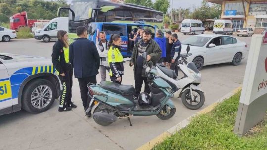 Antalya’nın Manavgat ilçesinde aynı istikamette seyir halindeki motorlu bisiklet ile