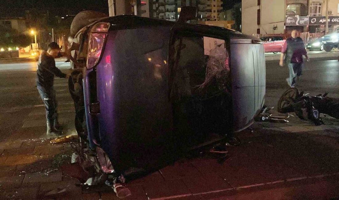 Mersin’in Erdemli ilçesinde kırmızı ışık ihlali yapan hafif ticari araç