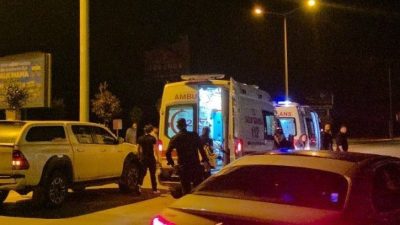 Antalya’nın Muratpaşa ilçesinde meydana gelen trafik kazasında, otomobil ile motosikletin