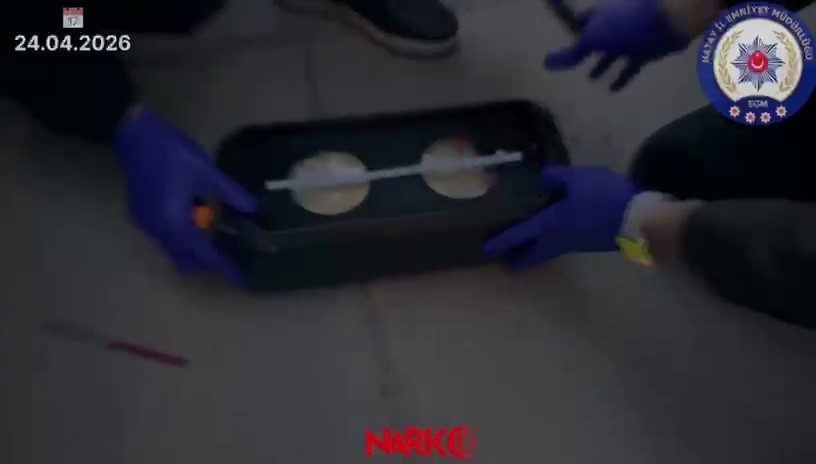 Hatay’da polis ekipleri tarafından gerçekleştirilen operasyonda otomobilde bulunan müzik kutusu