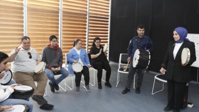 Mersin Büyükşehir Belediyesi Engelsiz Yaşam Merkezinde düzenlenen Müzik Atölyesi, özel