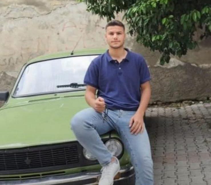 Osmaniye’nin Kadirli ilçesinde çıkan bıçaklı kavgada 19 yaşındaki genç hayatını