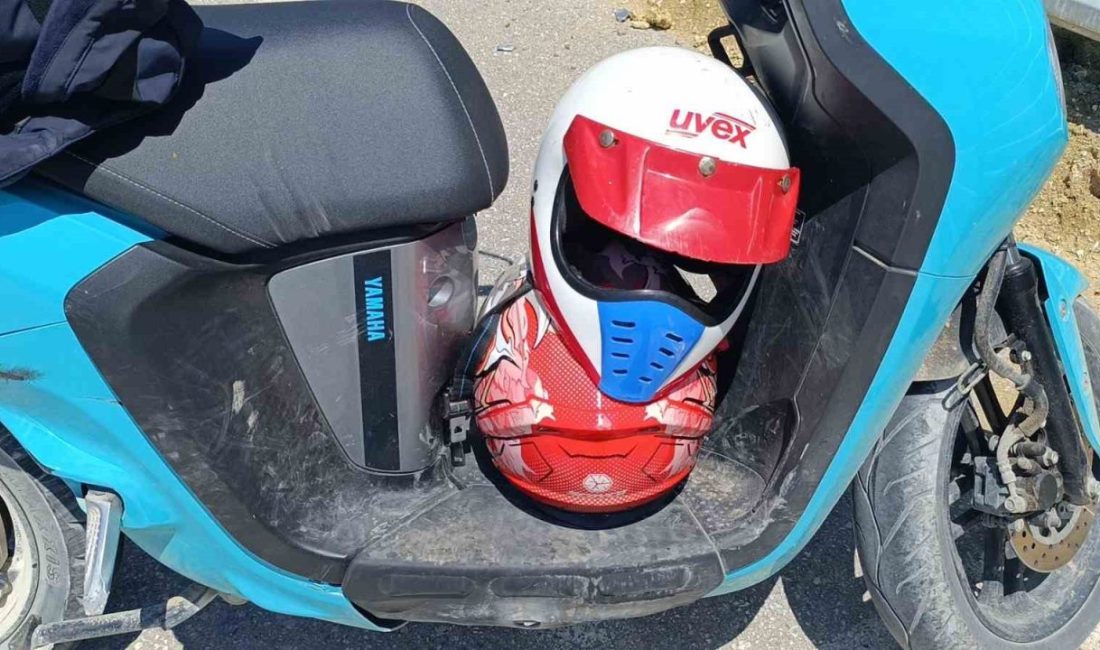 Antalya’nın Manavgat ilçesinde otomobil ile motorlu bisikletin çarpışması sonucu meydana