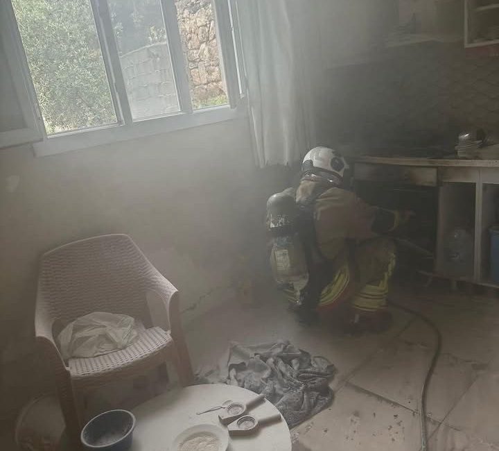 Hatay’ın Reyhanlı ilçesinde müstakil evde çıkan yangın çevreye sıçramadan kontrol