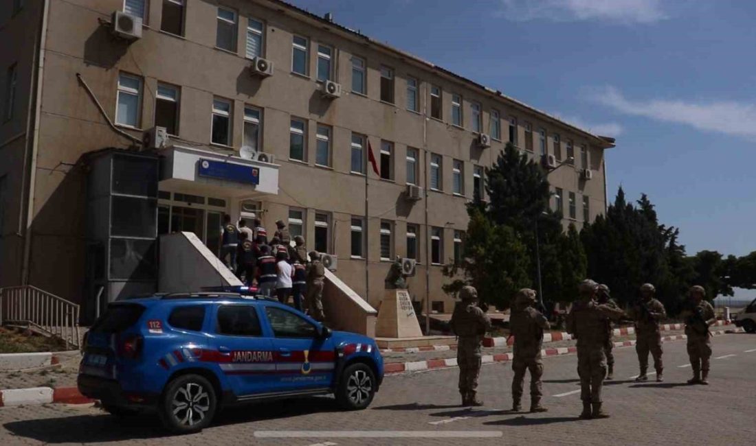 Şanlıurfa’da göçmen kaçakçılığına yönelik düzenlenen operasyonda gözaltına alınan 23 organizatörden
