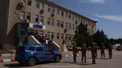 Şanlıurfa’da göçmen kaçakçılığına yönelik düzenlenen operasyonda gözaltına alınan 23 organizatörden