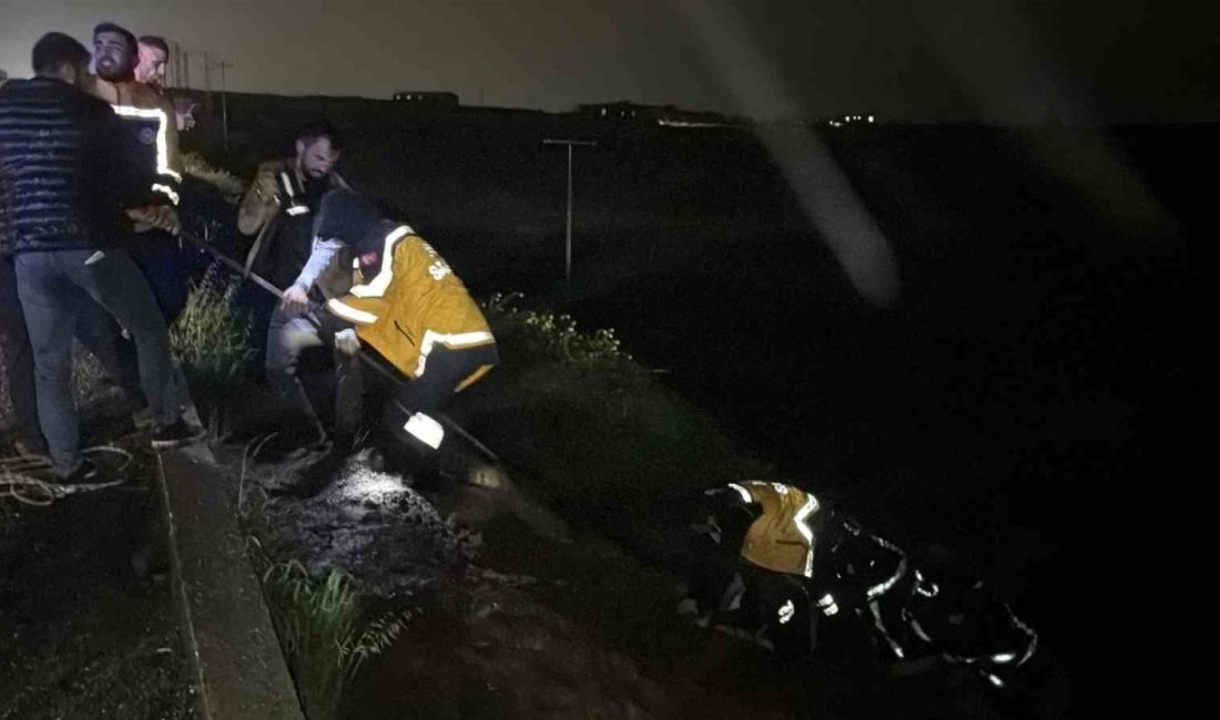 Şanlıurfa’nın Siverek ilçesinde sürücüsünün direksiyon hakimiyetini kaybettiği otomobil, yaklaşık 10