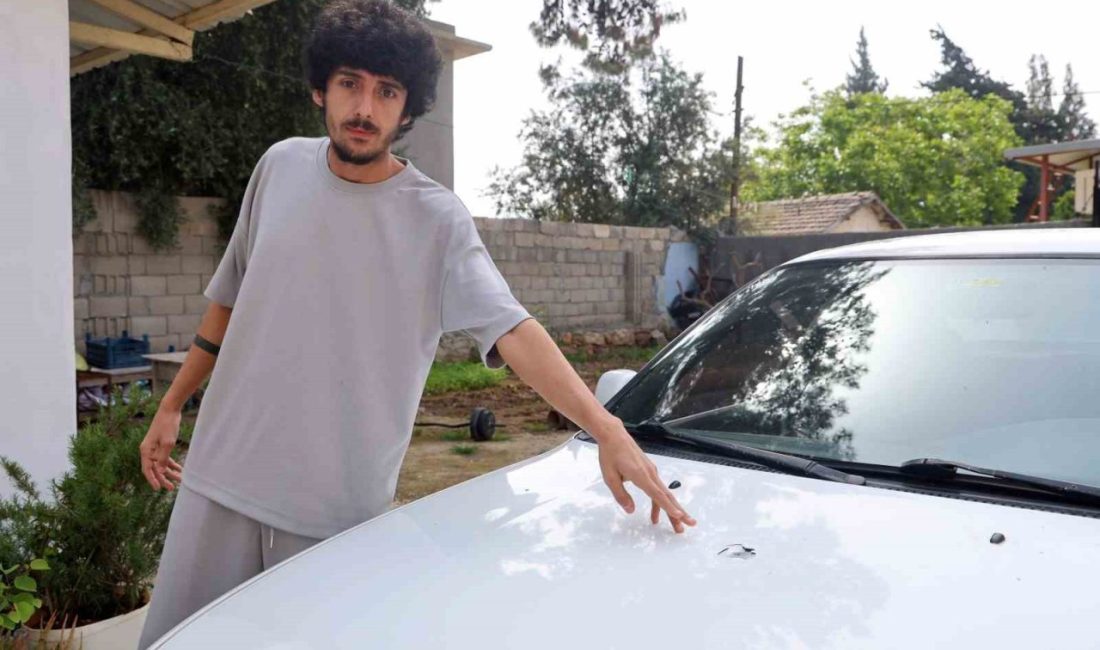 Hatay’da evin önünde park halinde bulunan otomobilin kaputuna yorgun mermi