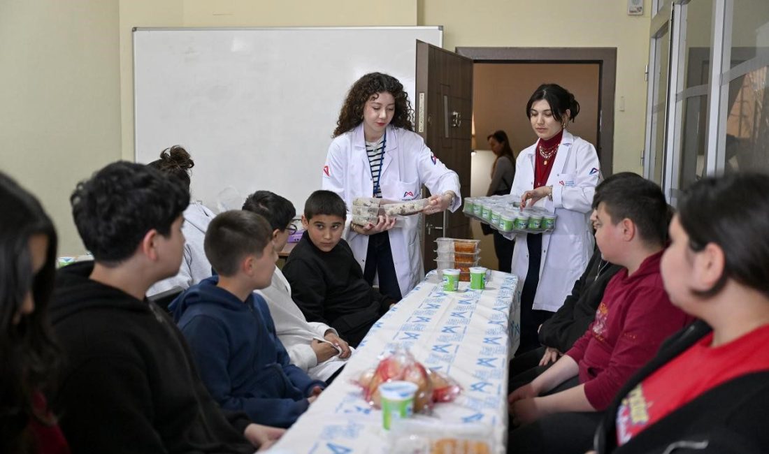 Mersin Büyükşehir Belediyesinin Silifke’de hizmete açtığı aşhane, günlük yaklaşık 500