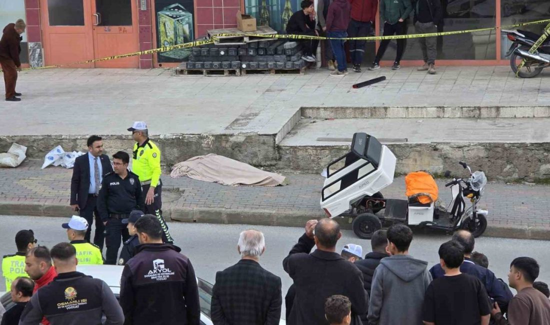 Yozgat’ta meydana gelen trafik kazasında düşerek kafasını kaldırıma çarpan yaşlı