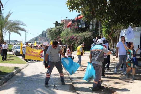 Antalya’nın Alanya ilçesinde 1 Mayıs Emek ve Dayanışma Günü kapsamında