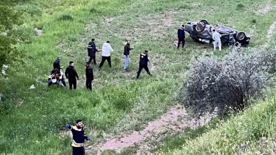 Adıyaman’da kontrolden çıkan otomobilin tarlaya uçması sonucu meydana gelen kazada