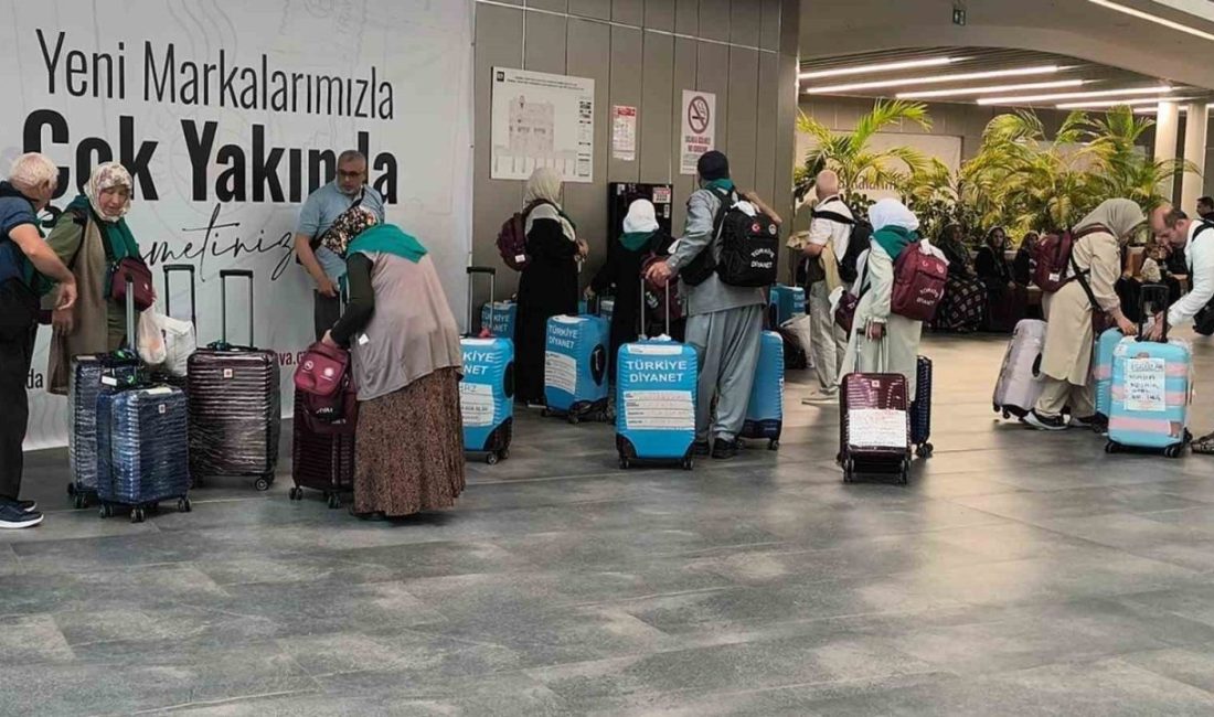 Anamurlu hacı adayları, dualarla kutsal topraklara uğurlandı Mersin’in Anamur ilçesinde 2026 yılı hac farizasını yerine getirmek üzere