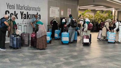 Anamurlu hacı adayları, dualarla kutsal topraklara uğurlandı Mersin’in Anamur ilçesinde 2026 yılı hac farizasını yerine getirmek üzere