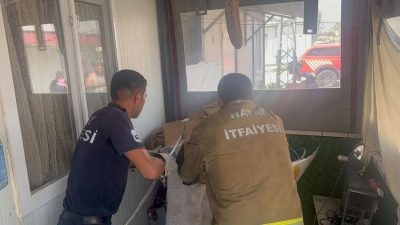 Hatay’da eve girerek vatandaşları tedirgin eden yılan, itfaiye ekipleri tarafından