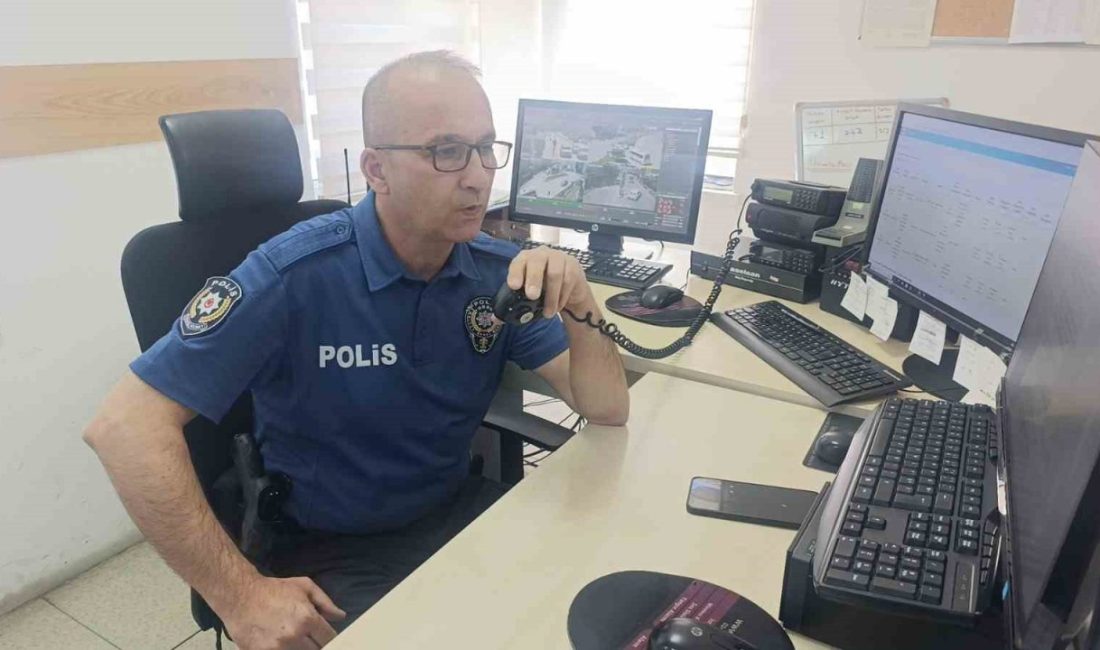 Antalya’da 30 yıllık polis memurundan telsizde arkadaşlarına duygusal veda Manavgat Emniyet Müdürlüğü’nde görev yapan polis memuru Hüseyin Ergül, 30