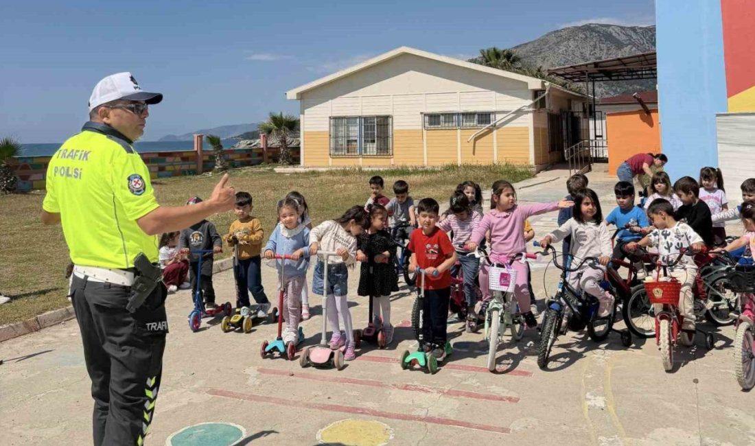 Bozyazı’da miniklere Trafik Haftası eğitimi Mersin’in Bozyazı ilçesinde Trafik Haftası kapsamında anaokulu öğrencilerine yönelik trafik