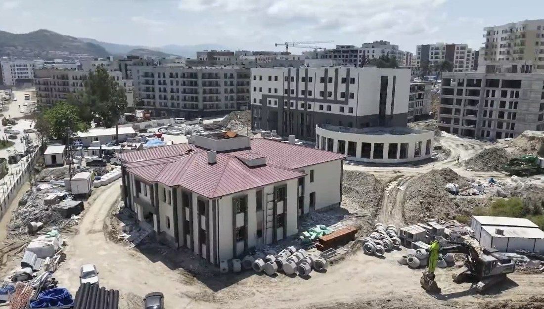 Hatay Valisi Mustafa Masatlı, Defne ilçesinde yapımı devam eden İlçe