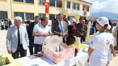 Mersin’in Mut ilçesinde, TÜBİTAK 4006 Bilim Fuarı kapsamında öğrenciler tarafından