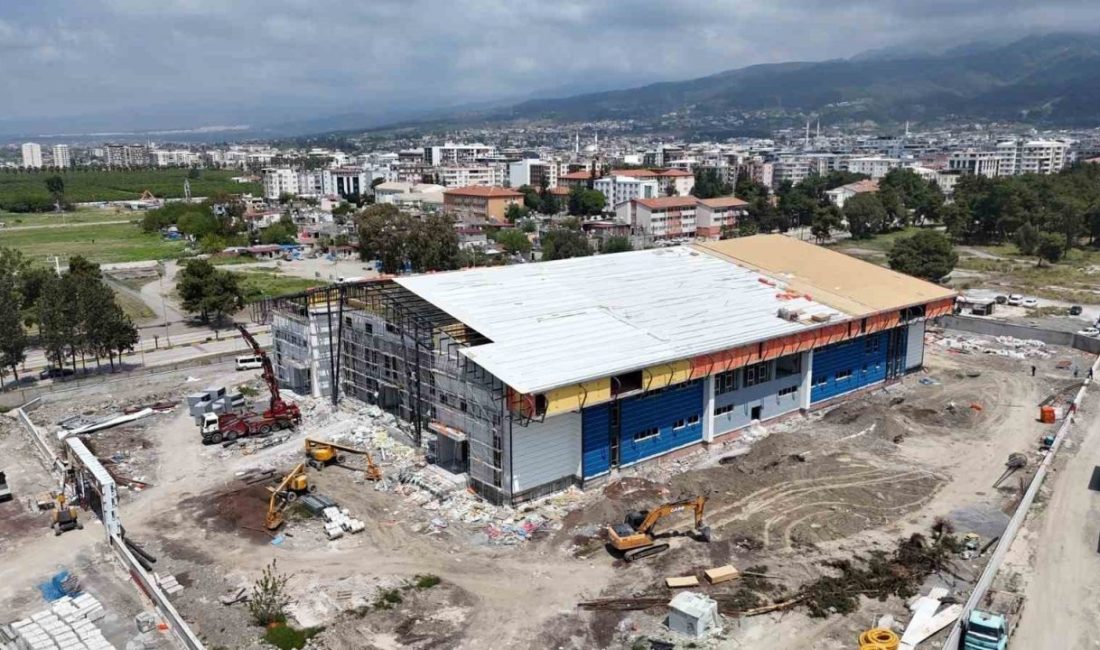 Hatay Büyükşehir Belediye Başkanı Mehmet Öntürk, Dörtyol ilçesinde yapımı süren