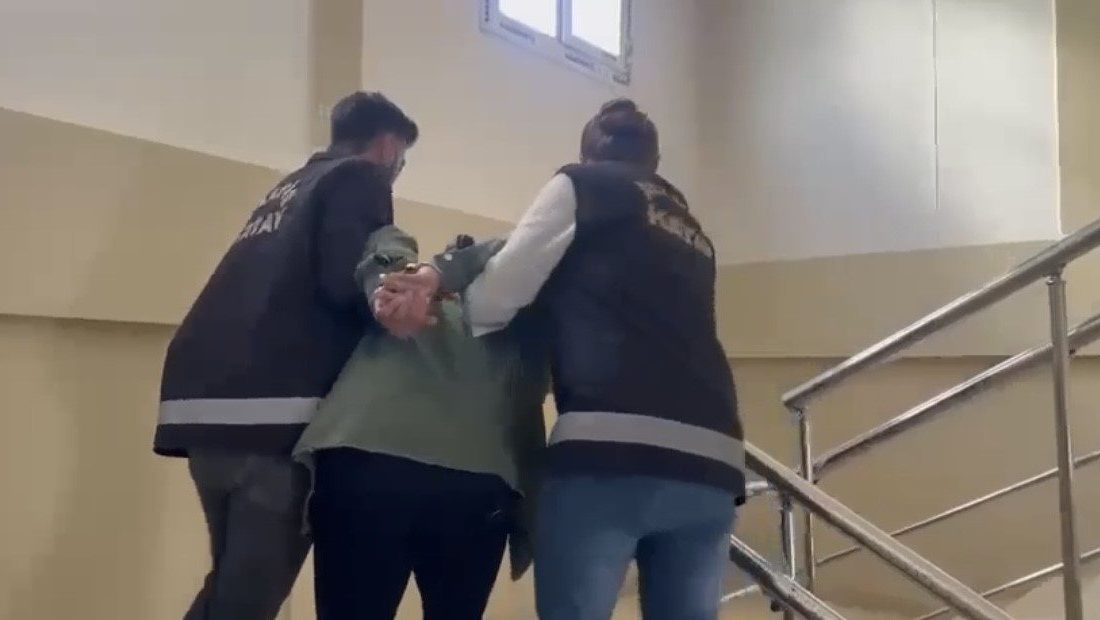 Hatay’da 10 yıl hapis cezasıyla aranan firari yakalandı Hatay’da”Silahla birden fazla kişi ile birlikte konutta geceleyin yağma” suçundan