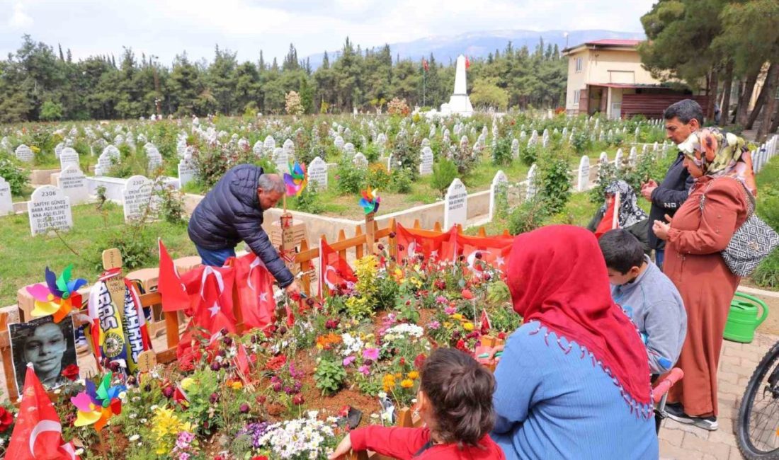 Kahramanmaraş’ta vatandaşlar, Ayser Çalık Ortaokulunda gerçekleşen silahlı saldırı sonucu hayatını