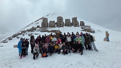 Adıyaman’ın Kahta ilçesinde Nemrut Dağı’nı ziyaret eden Rus yazar Maksim