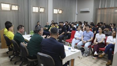 Mersin Üniversitesi’nde düzenlenen basketbol altyapısı panelinde, Türkiye ile Avrupa’daki sistem