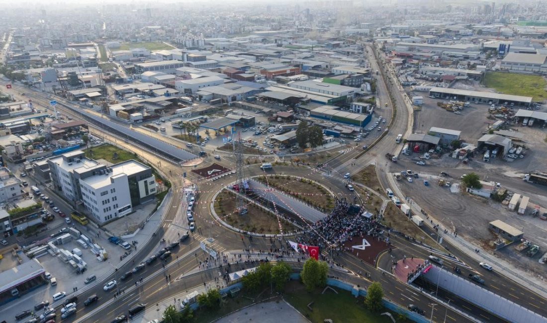 Mersin Büyükşehir Belediyesi tarafından yapımı tamamlanan Hal Katlı Kavşağı törenle